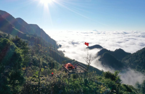 Khám phá thiên đường săn mây ở Hang Kia