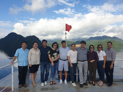 Đoàn đại biểu cấp cao Hội đồng nhân dân tỉnh TUV, nước Mông Cổ tham quan Khu du lịch hồ Hoà Bình