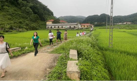 Khảo sát một số tuyến, điểm du lịch mới trên địa bàn huyện Tân Lạc,  Mai Châu, Đà Bắc, tỉnh Hòa Bình
